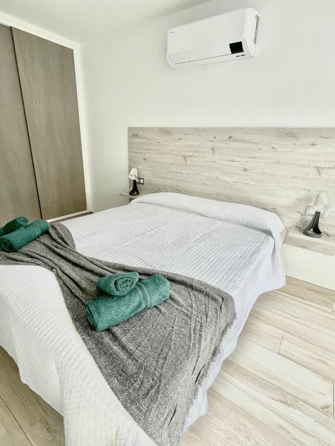 Island Suites Arona  Exteriör bild