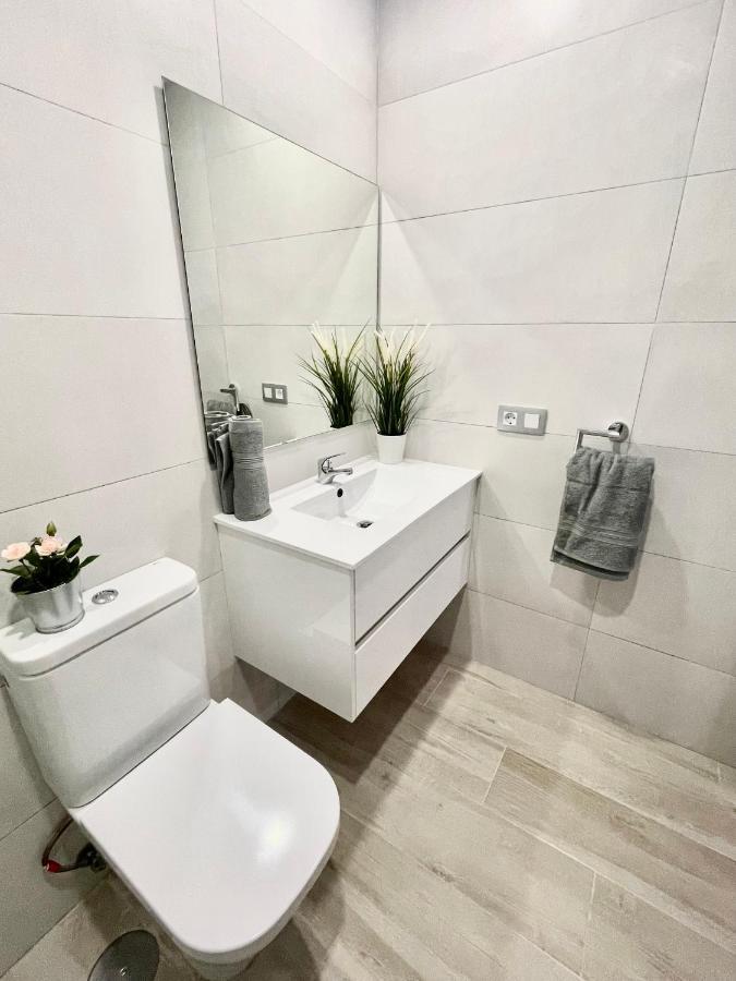 Island Suites Arona  Exteriör bild