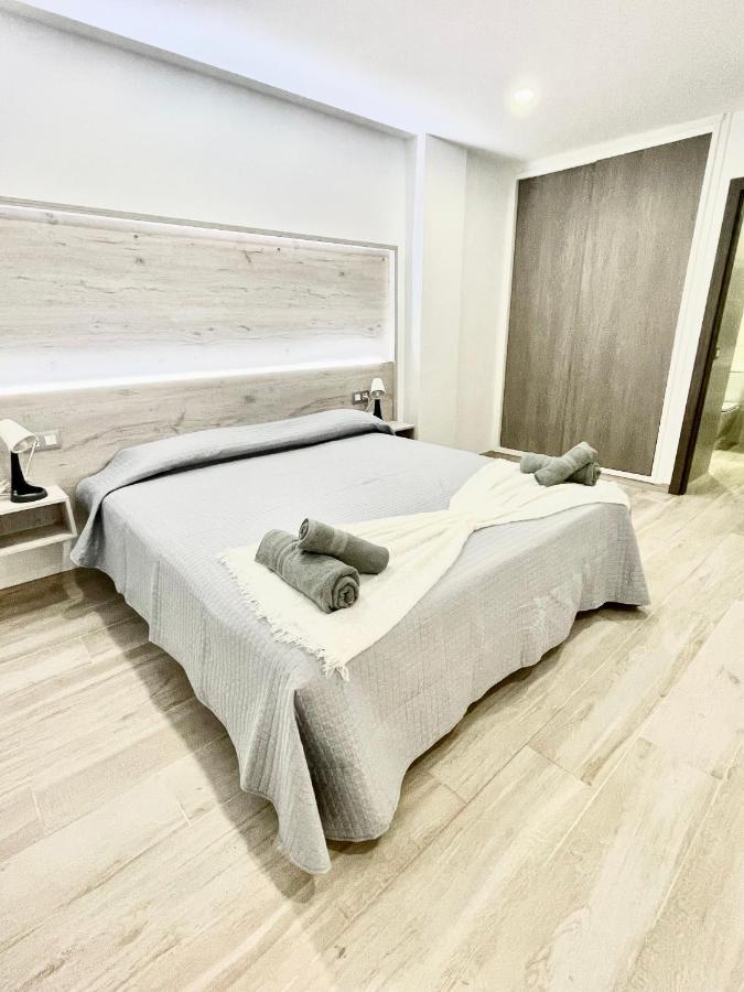 Island Suites Arona  Exteriör bild