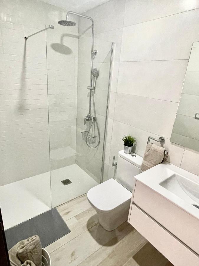 Island Suites Arona  Exteriör bild