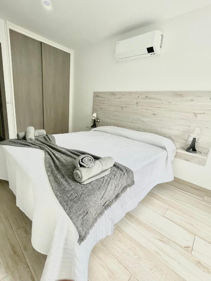 Island Suites Arona  Exteriör bild